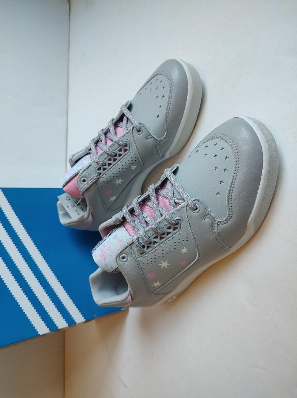 Adidas Slamcourt Lace Up Sneakers Grey Leather Stars Perforated Low Top 9 NIB - Picture 3 of 16